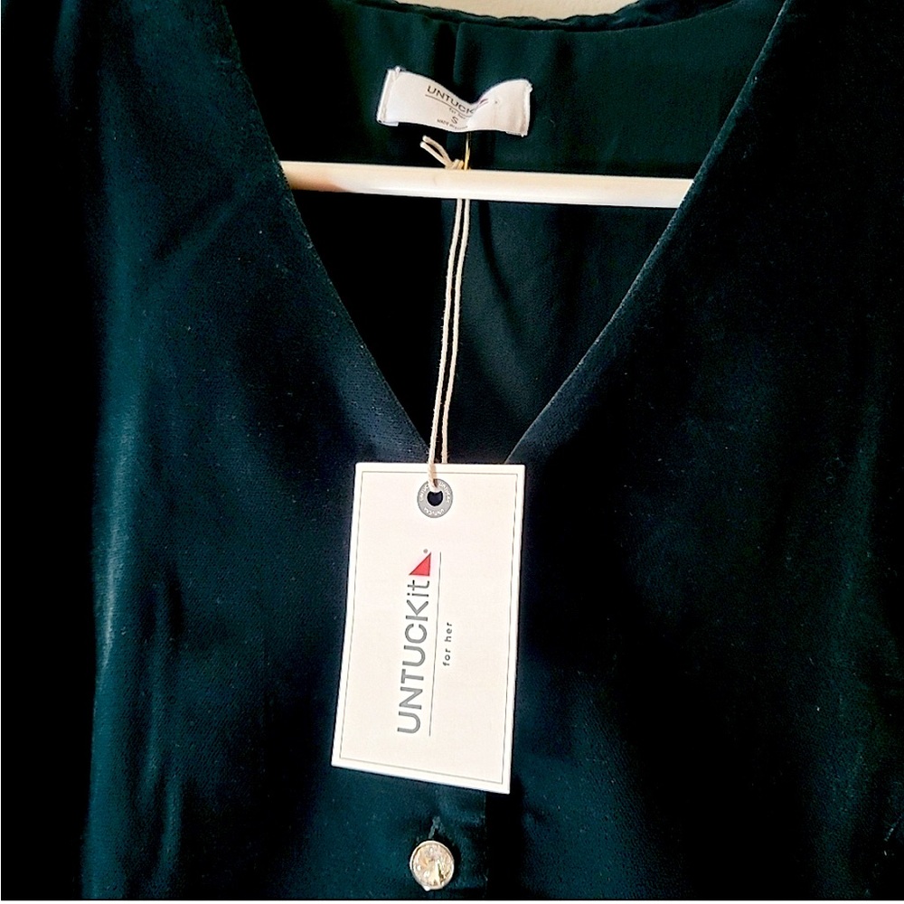 NWT UNTUCKit Green Velvet, Button Down Blouse, 💎 Buttons, M, St. Patrick Day - Picture 5 of 10